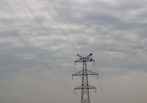 210國道完善項目服務區高壓線升塔順利完工