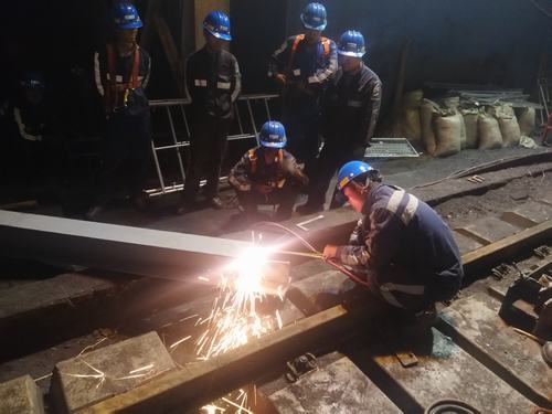 櫛風(fēng)沐雨謀實(shí)績(jī) 玉汝于成譜新篇