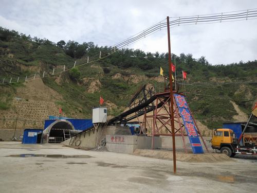 陜煤建設礦建二公司車村項目部主斜井成功穿過3-2煤層