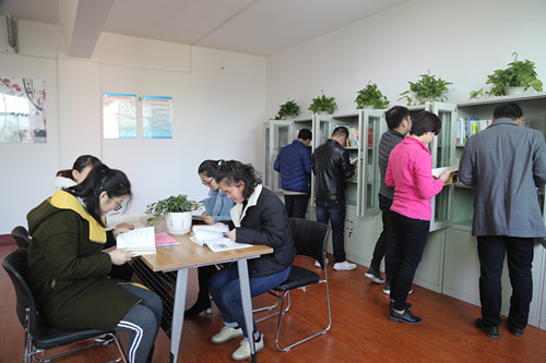 陜煤建設(shè)機(jī)電安裝公司：“書(shū)香+健體”聯(lián)手共筑職工“溫馨家園”