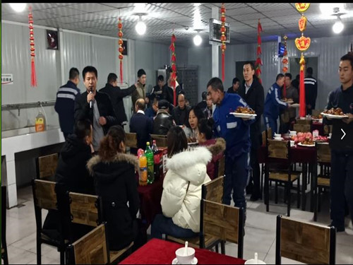 吃年夜飯看春晚—陜煤建設(shè)洗選煤運營公司干部職工歡歡喜喜過大年