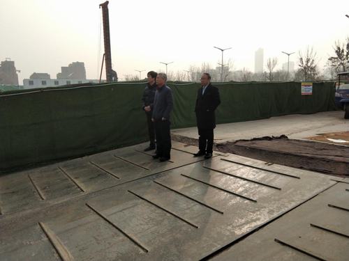 陜煤集團副總經理閔龍一行蒞臨藍山水岸工地檢查指導工作