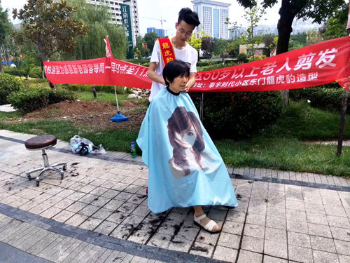 陜煤建設公司：社區來了義務理發隊　免費理發暖人心