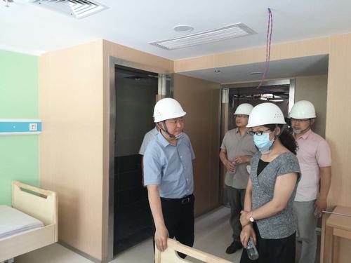 陜西煤化健強實業有限公司董事長楊甲安蒞臨西煤機養老院項目檢查指導工作