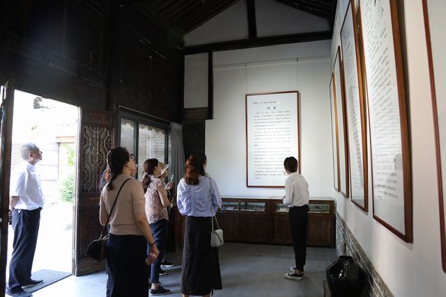 守好“家庭防線” 當好“廉內助”