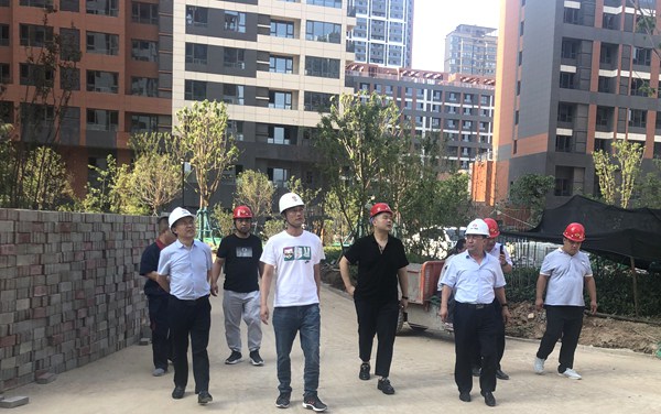 陜西煤業(yè)化工實(shí)業(yè)集團(tuán)有限公司黨委副書記、總經(jīng)理劉文一行到藍(lán)山水岸項(xiàng)目進(jìn)行調(diào)研