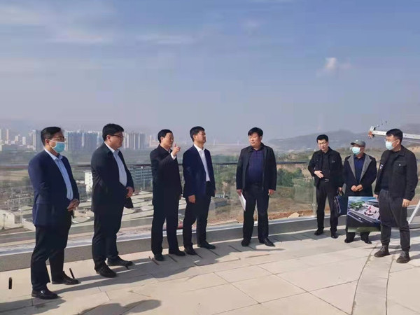 咸陽市副市長李忠平一行蒞臨銀西高鐵東站前廣場項目指導工作