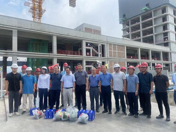 中電科西北集團公司副總經理薛敏一行慰問陜煤建設渭南公司第十一項目部一線職工