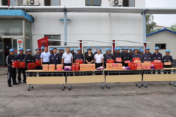 紅柳林礦業公司領導深入陜煤建設洗選煤運營公司紅柳林洗煤廠項目部開展“送清涼”活動