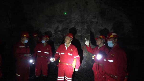 韓城礦業有限公司董事長張維新前往陜煤建設礦建二公司第二項目部檢查指導工作