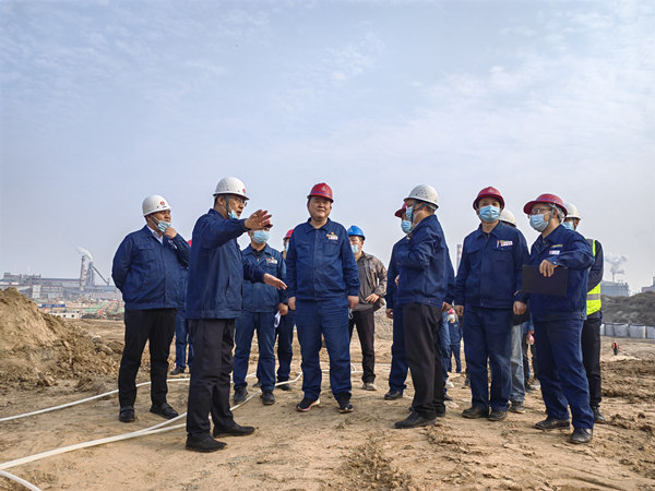 龍鋼公司董事長陳驍深入陜煤建設漢中分公司龍鋼綜合一次料場項目指導工作