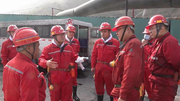 韓城礦業有限公司總經理吳杰前往陜煤建設礦建二公司第二項目部檢查指導工作