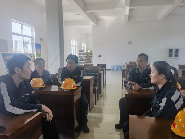 陜煤建設(shè)洗選煤運營公司神渭蒲城運營項目部:“談心”聚合力 “對話”助管理