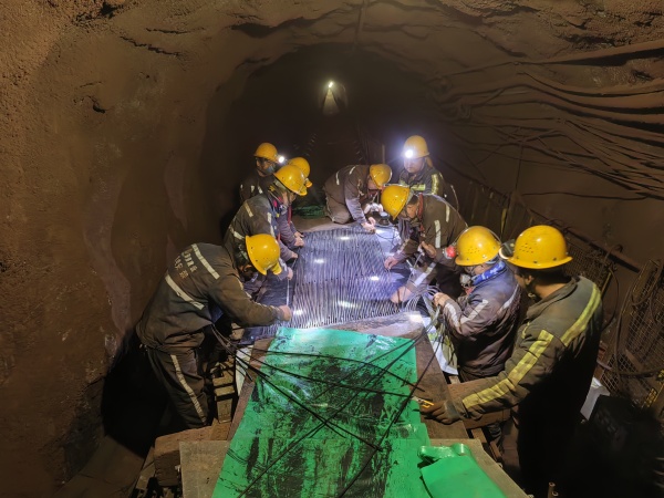 陜煤建設機電安裝公司:鉚足干勁搶進度,細致慎微保安全