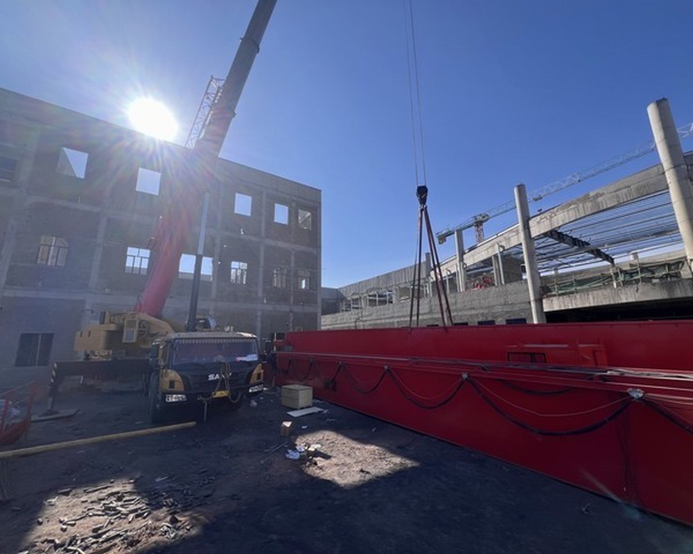 陜煤建設機電安裝公司可可蓋項目部施工現場演繹“速度與激情”