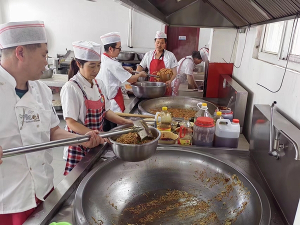 陜煤建設(shè)煤礦運營服務分公司:弘揚勤儉節(jié)約風 引領(lǐng)文明“新食尚”