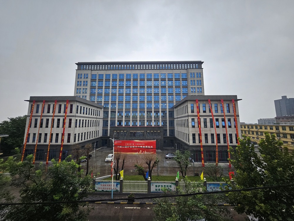 陜煤建設韓城分公司承建的下峪口煤礦調度指揮綜合辦公樓工程順利通過竣工驗收