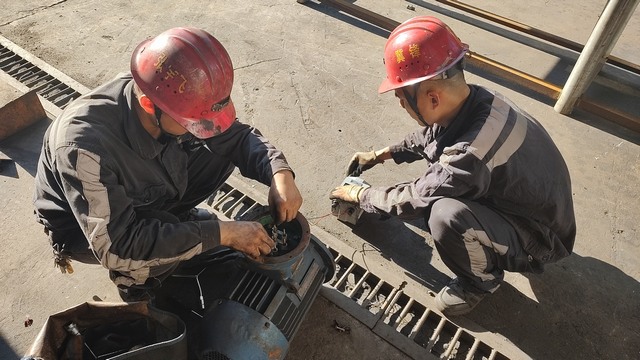 陜煤建設洗選煤運營公司澄合山陽運營項目部:“熱辣滾燙”的初秋,用汗水澆灌辛勤之花