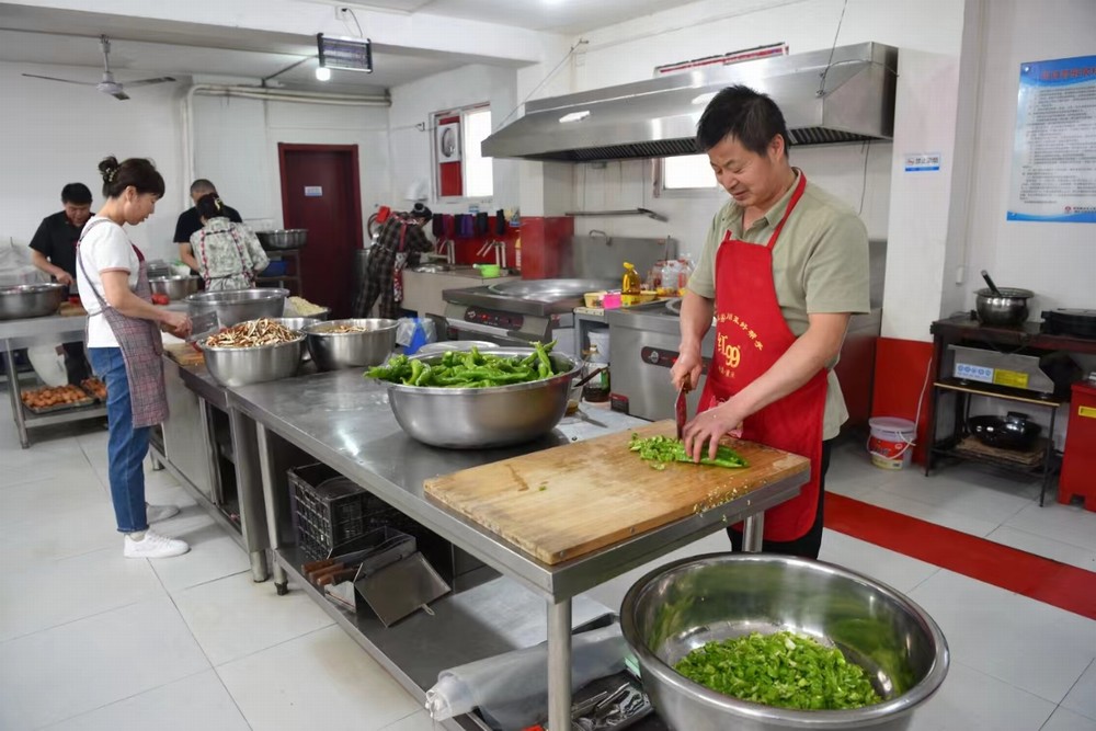 陜煤建設(shè)煤礦運營服務(wù)分公司:有一種中秋叫“堅守”