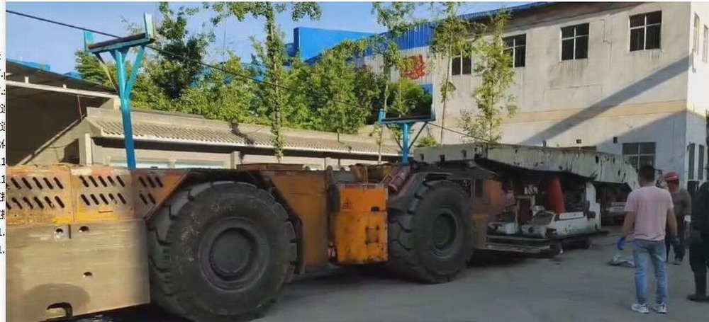 陜煤設(shè)計(jì)研究院:韓城礦業(yè)公司桑樹坪二號井率先應(yīng)用無軌膠輪車支架搬運(yùn)車運(yùn)輸,提高工作效率,確保安全生產(chǎn)