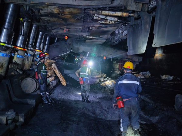 陜煤建設煤礦運營服務分公司:高效完成巴拉素煤礦2101綜采工作面設備回撤及安裝工程