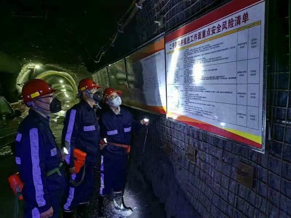 陜煤建設煤礦運營服務分公司:高質量完成馮家塔煤礦二號副斜井井筒掘砌工程