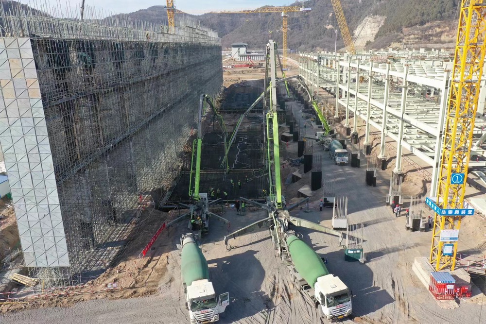 陜煤建設黃陵電廠項目部:三臺汽車泵,25小時,2830立方米混凝土順利完成澆筑