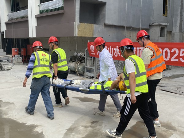 陜煤建設大秦置業公司:山水逸境項目開展高處墜落應急救援演練