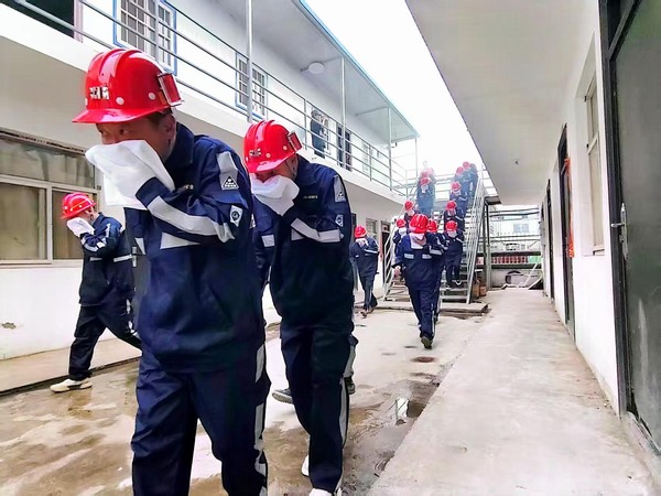 陜煤建設煤礦運營服務分公司:實戰化消防演練 筑牢安全屏障