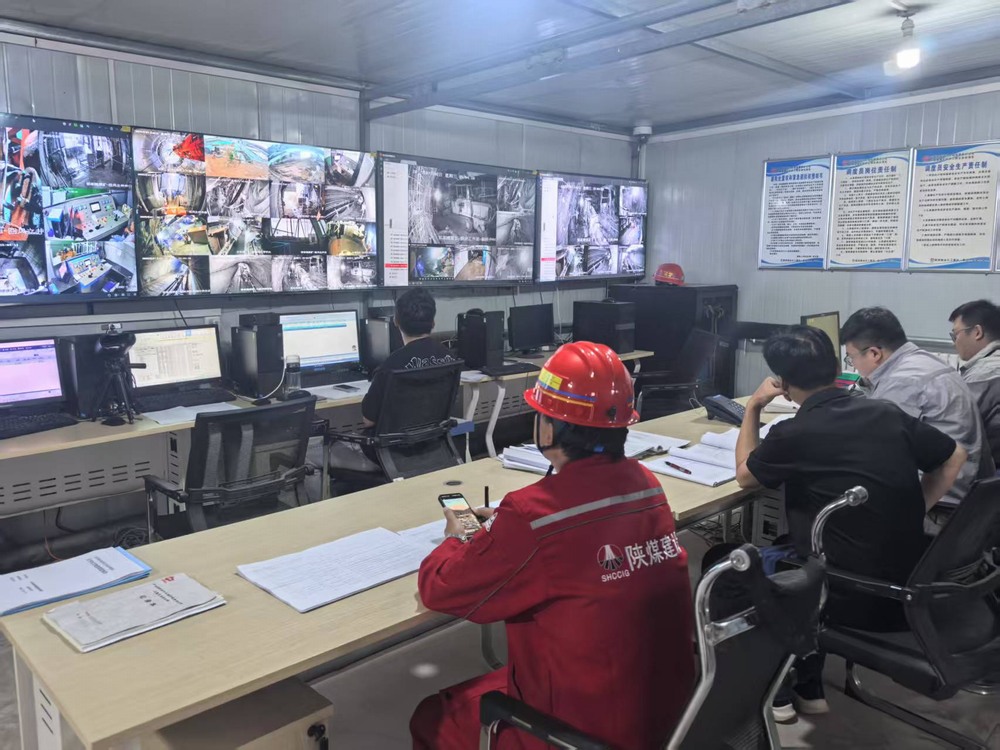 陜煤建設(shè)礦建二公司郭家灘項(xiàng)目部:多層密織安全防護(hù)網(wǎng)